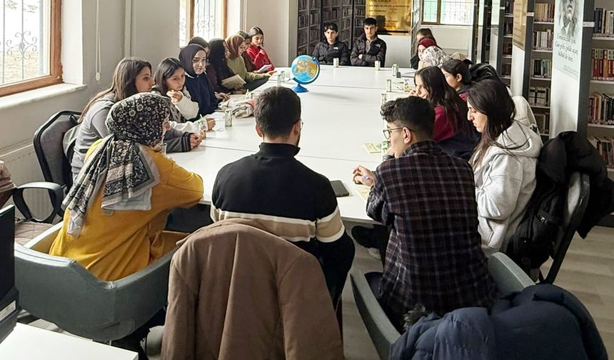Van’da liseli öğrenciler kitap tahlilinde buluştu