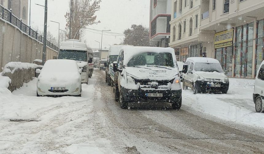 Van’da yağışı etkisini attırdı! 363 yerleşim yolu ulaşıma kapalı