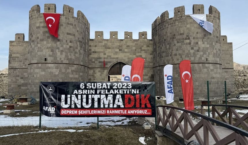 6 Şubat depremlerinde hayatını kaybedenler Van’da anıldı