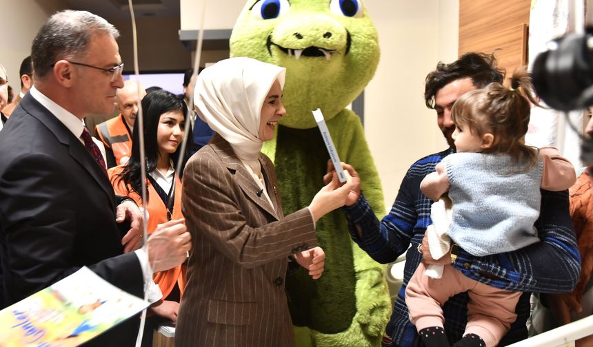 Bakan Mahinur Özdemir Göktaş Van'da: Çocuk servisini ziyaret etti