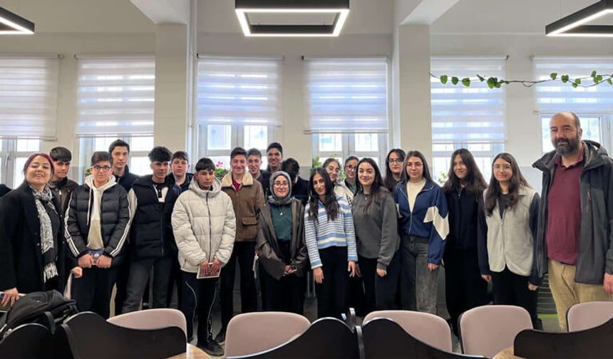 Edremit’te öğrenciler kitap tahlili projesi kapsamında buluştu