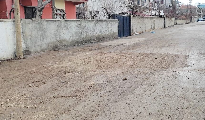 Haberimiz sonrası harekete geçildi! İpekyolu’nda çöken yol onarıldı