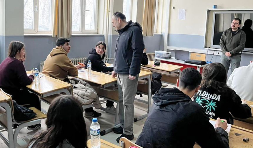 Müdür Çandıroğlu, Etüt Van Kurslarını ziyaret etti