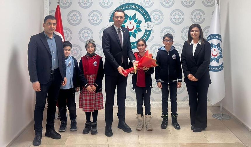 Öğrencilerden Kaymakam Bakan’a anlamlı ziyaret
