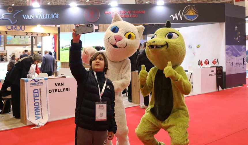 Van, EMITT Fuarı’ndaki yerini aldı! Van standına yoğun ilgi