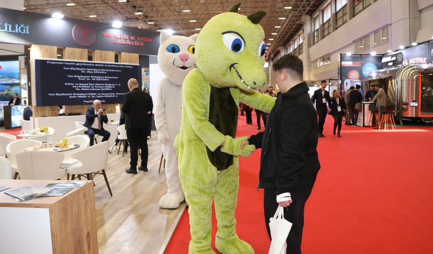 Van Gölü Canavarı ve Van Kedisi maskotu EMITT’in gözdesi oldu