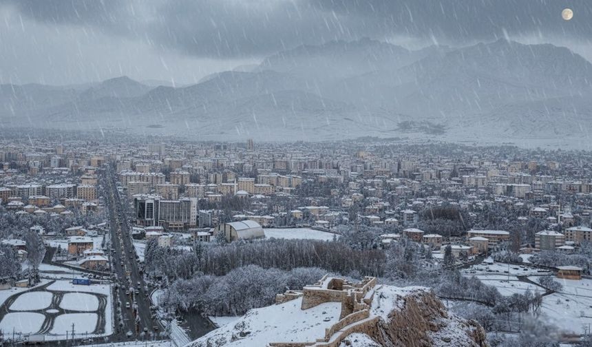 Van'da sel ve heyelan riski: Karla karışık yağmur kapıda