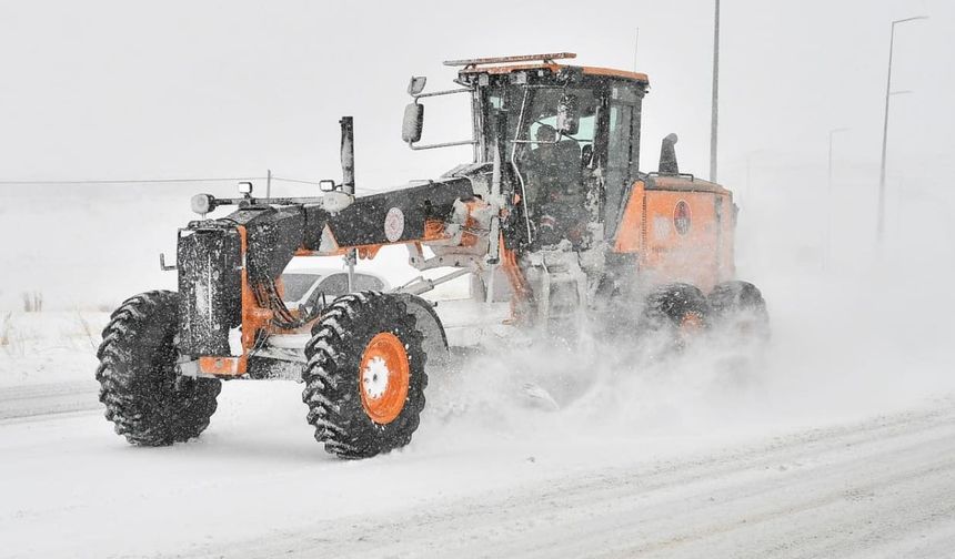 Van’da çok sayıda yerleşim yerinin yolu kapalı