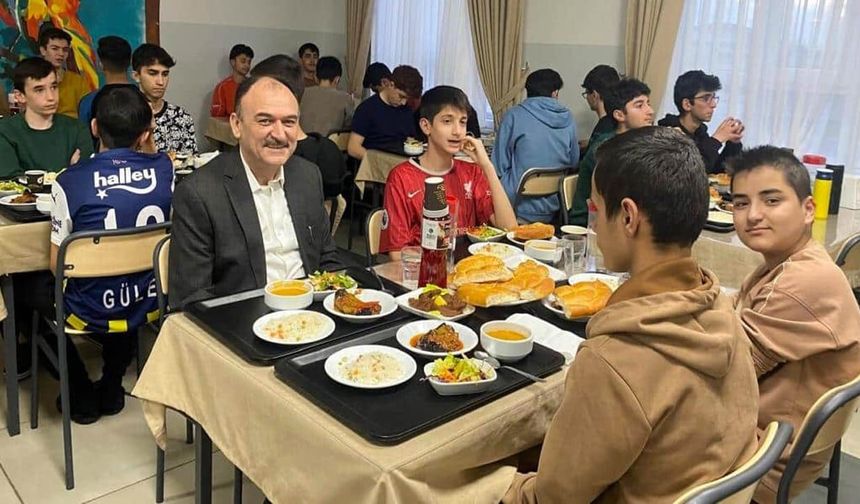 Van’da ‘iftarda konuşalım’ etkinliğiyle ramazan söyleşileri gerçekleştirildi