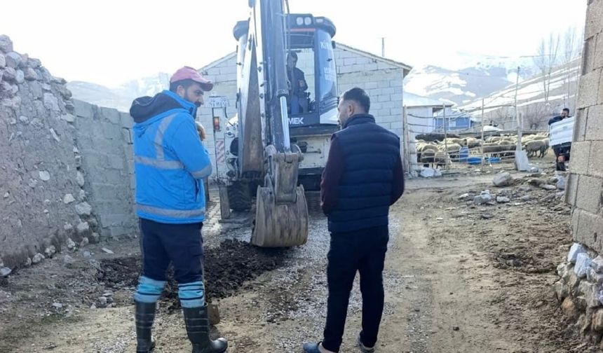 Van’da iki mahallenin suyunu kesen arızaya müdahale!