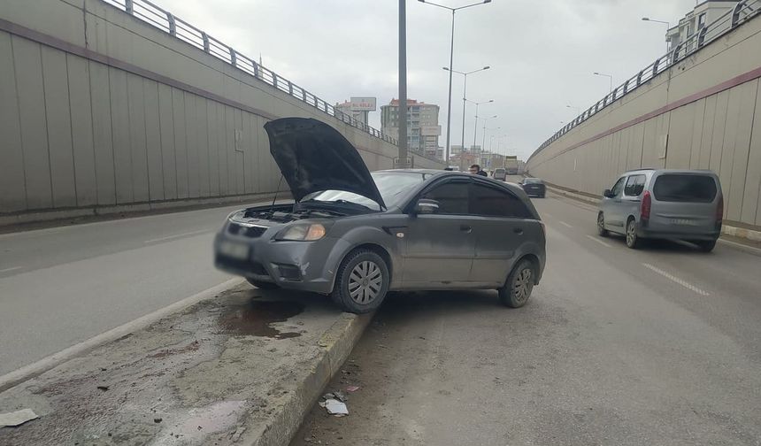 Van’da kontrolden çıkan araç refüje çıktı!