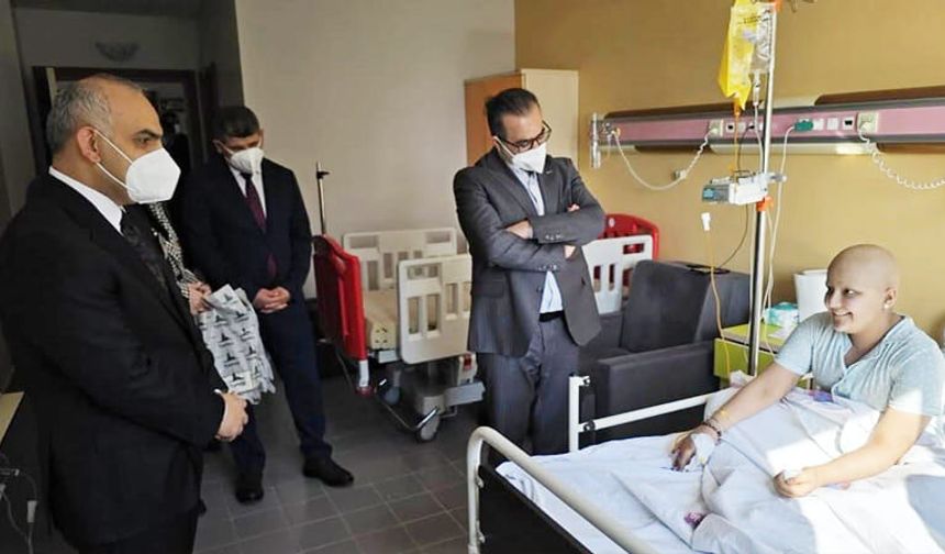 Van’da onkoloji hastalarına moral ziyareti