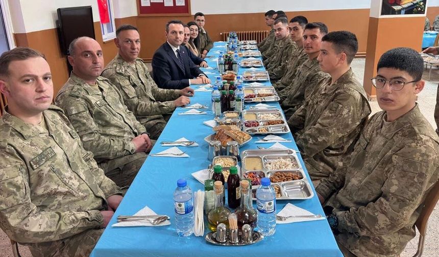 Çaldıran’da Mehmetçikle iftar buluşması