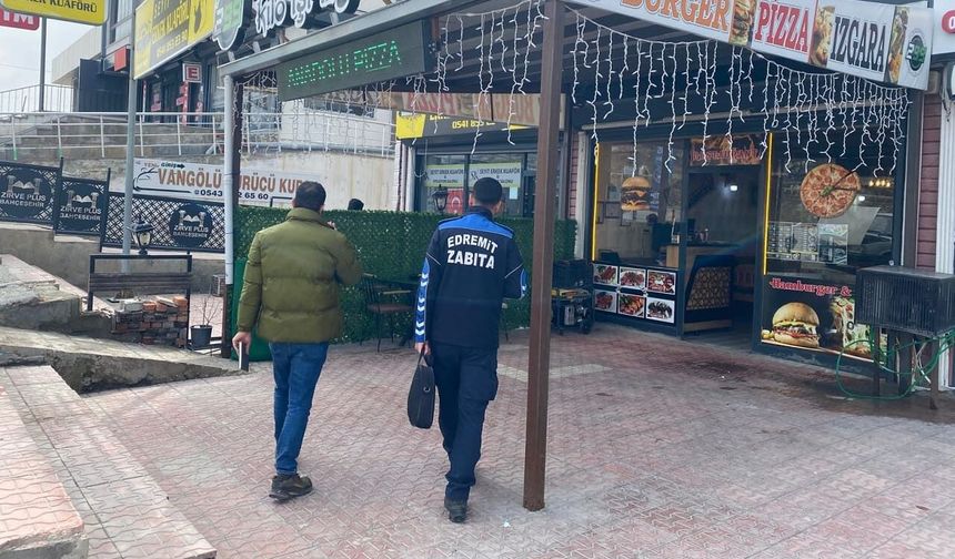 Edremit’te kaldırım işgali yapan esnaflara uyarı!