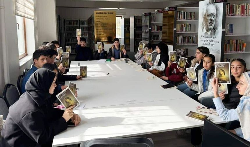 Edremit’te liseli öğrenciler kitap tahlili etkinliğinde buluştu