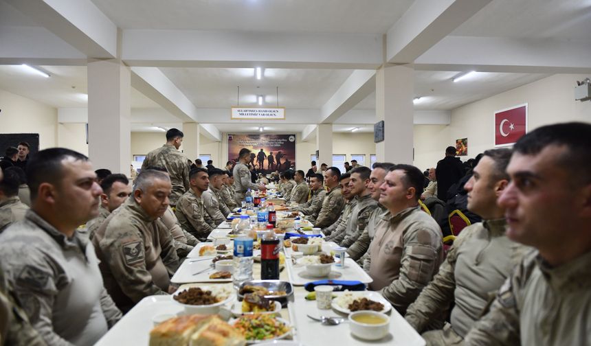 Gürpınar Jandarma Komando Taburu’nda iftar programı