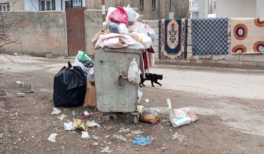 İpekyolu’nda sokaklar çöp içinde
