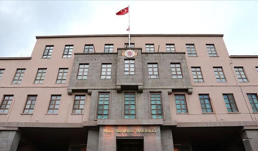 İran'dan ateşlenen balistik mühimmatın parçaları Gaziantep'te boş alana düştü