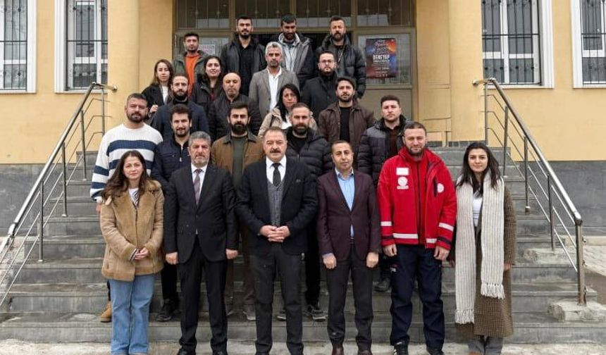 Müdür Ceylani, Tuşba’daki okulları ziyaret etti