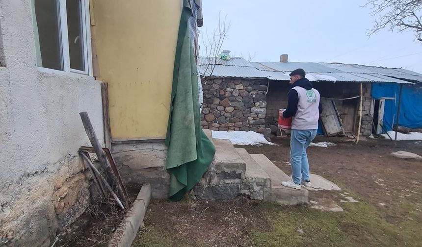 Muradiye’de ihtiyaç sahiplerine ayni ve nakdi yardım