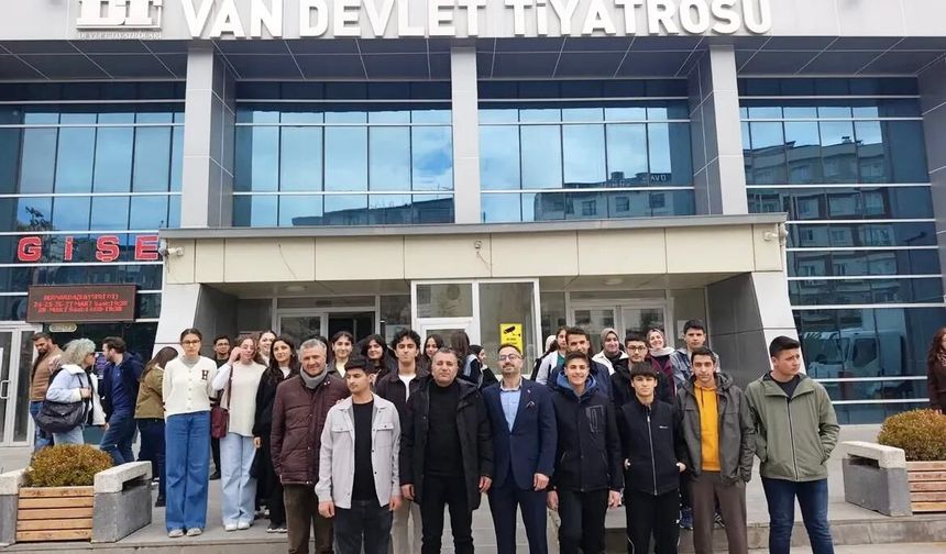 Pansiyonlu Öğrencilere Kültürel Tiyatro Etkinliği