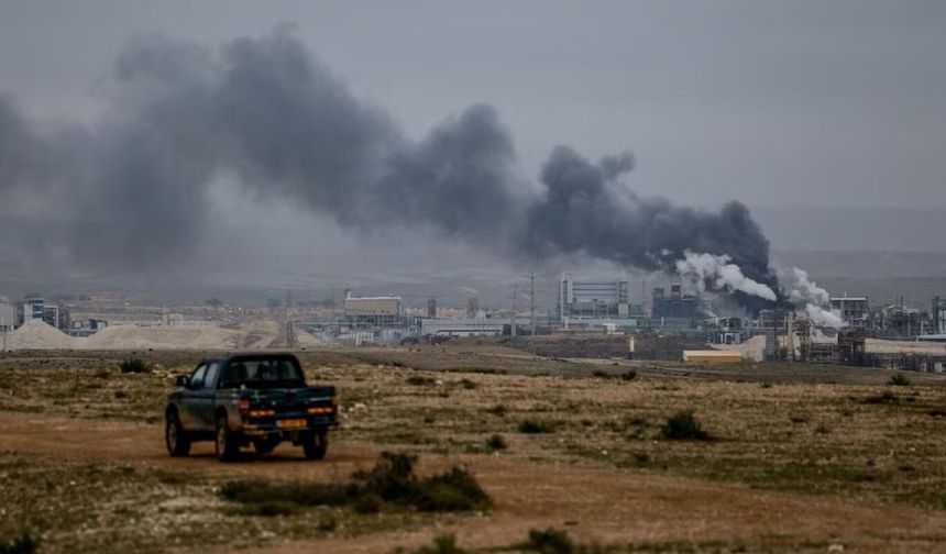 Savaşın 31. gün: İsrailin dev rafinerisinde devasa yangın!