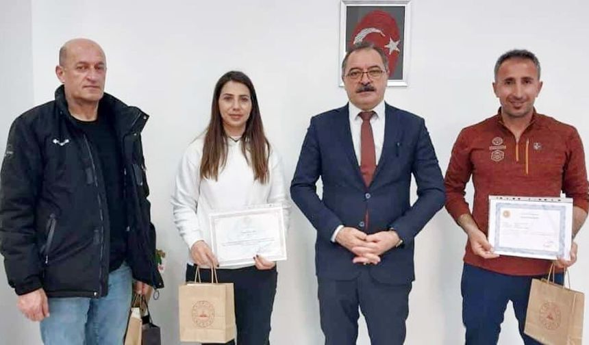 Tuşba’da öğretmenlere başarı ve vefa belgesi