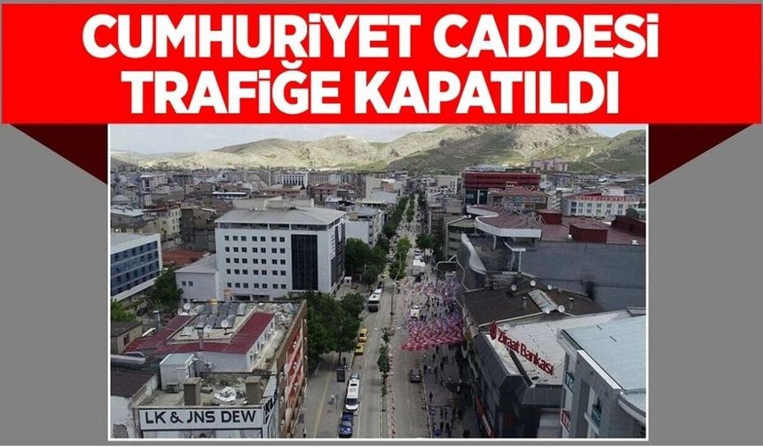Van Cumhuriyet Caddesi trafiğe kapatıldı! Tezgahlar kurulmaya başlandı…