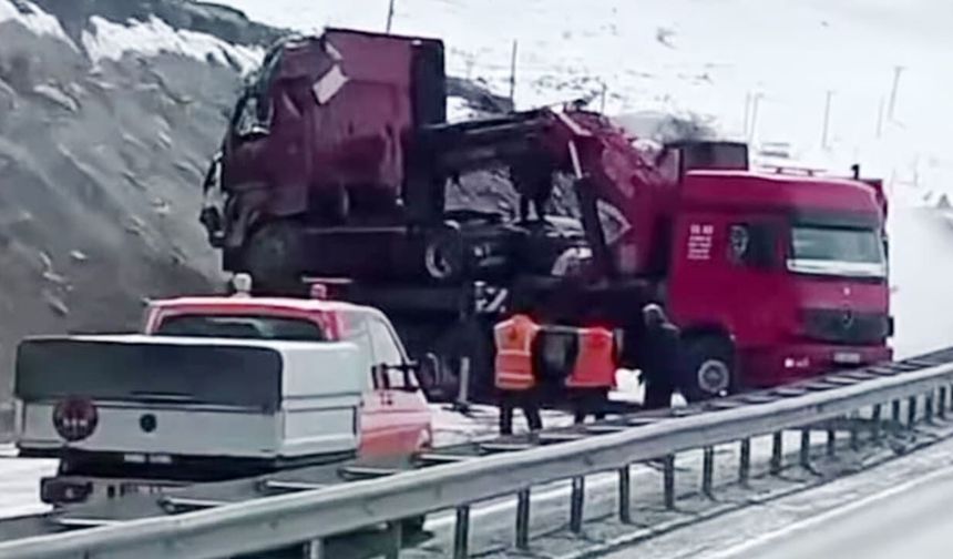 Van-Erciş yolunda TIR kazası: 1 kişi hastaneye kaldırıldı