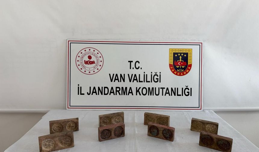Van’da altından yapılmış tarihi eserler ele geçirildi!