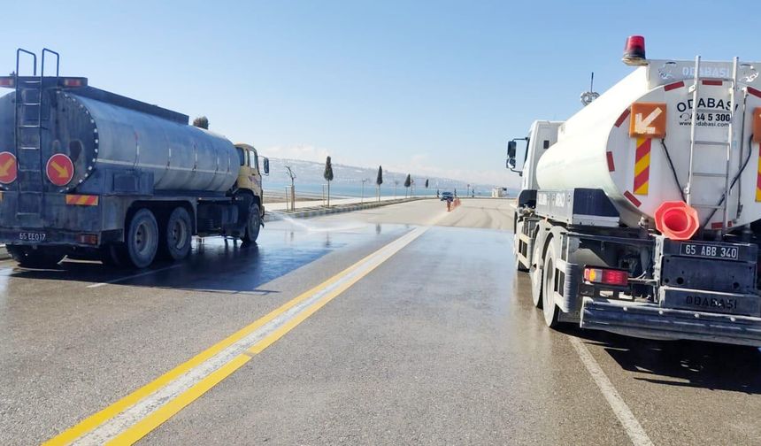 Van’da Bayram öncesi kent genelinde temizlik çalışması