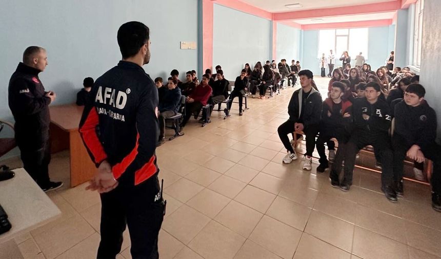 Van’da Deprem Haftası kapsamında farkındalık eğitimi ve tatbikat
