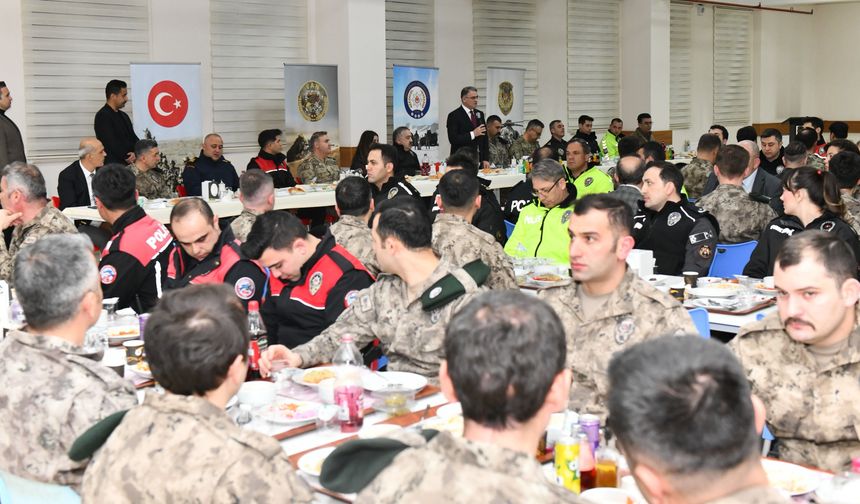 Van'da emniyet personeli iftar sofrasında bir araya geldi