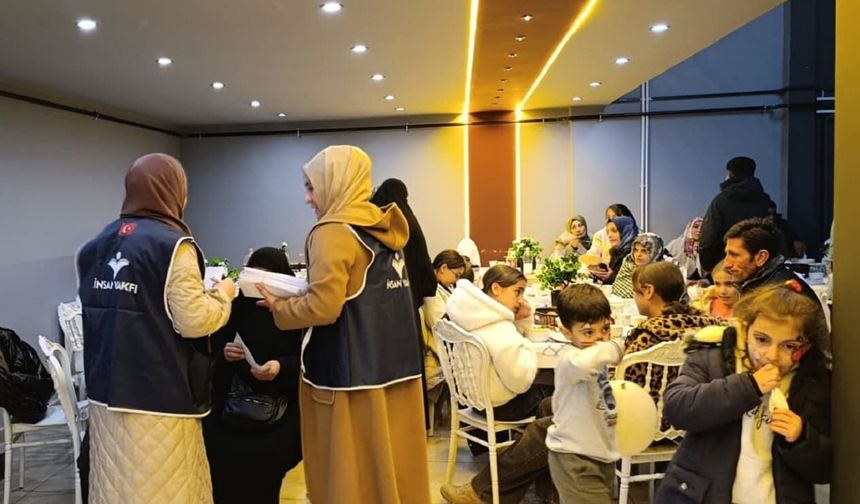 Van’da geleneksel yetim iftarı: Gönüller birleşti