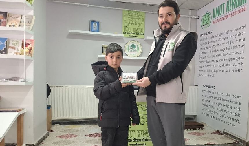 Van’da küçük Yasin, kumbarasını Gazze’ye bağışladı