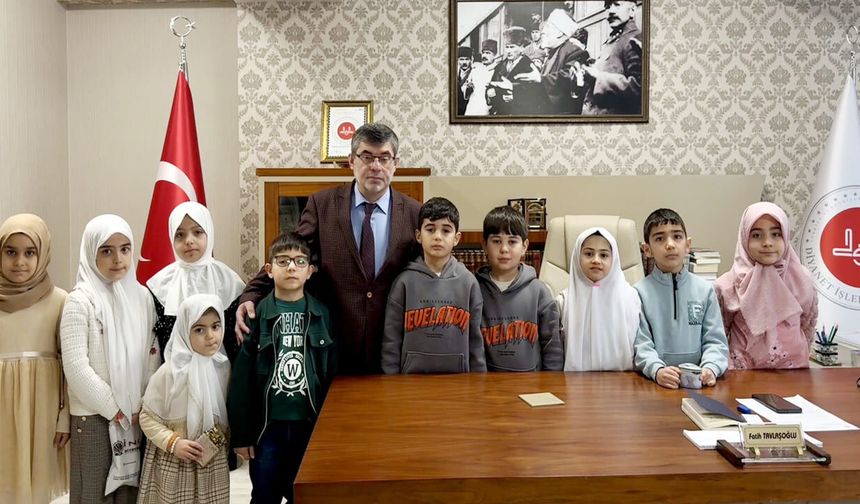 Van’da minik yürekler harçlıklarını Gazze’ye bağışladı