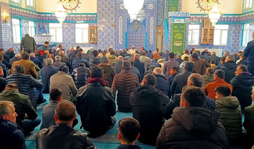 Van'da Ramazan Bayramı namazı büyük bir coşku ile kılındı