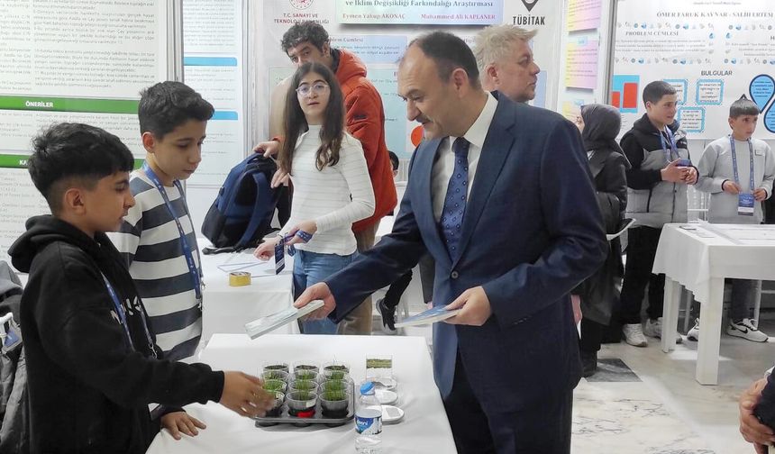 Van’da TÜBİTAK 2204-B bölge finali sergisi açıldı