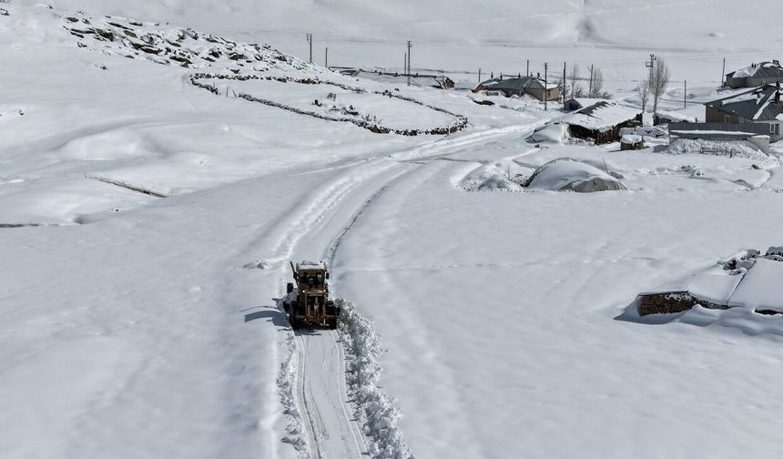 Van’ın 35 yerleşim yolu kapalı! İşte güncel liste!