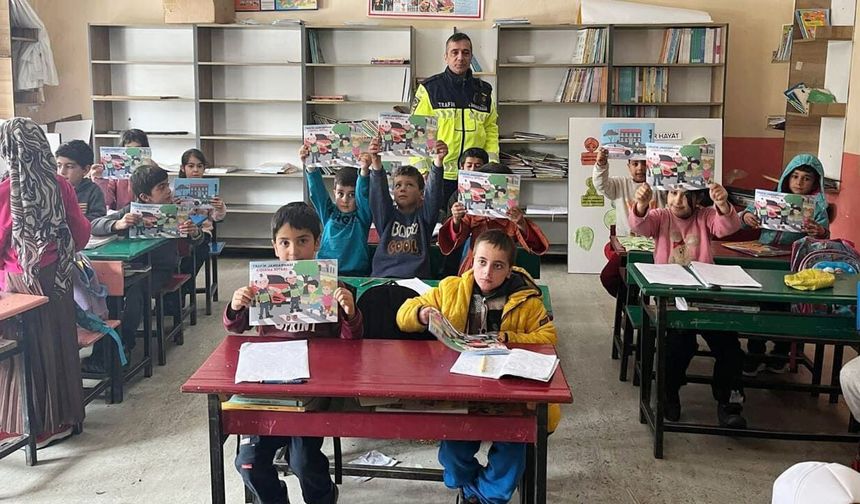 Bahçesaray’da öğrencilere trafik güvenliği eğitimi