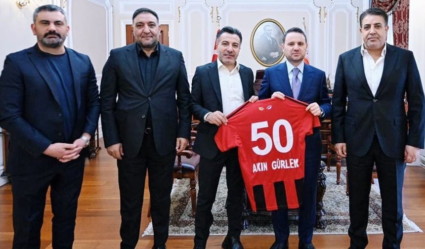 Bakan Gürlek’e Vanspor forması takdim edildi