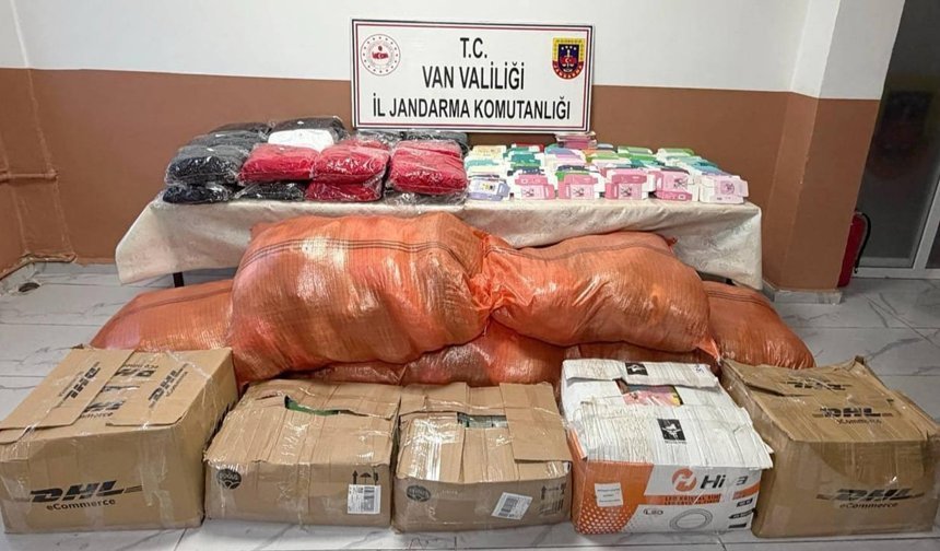 Başkale’de 3 milyon 660 bin TL’lik kaçak eşya ele geçirildi