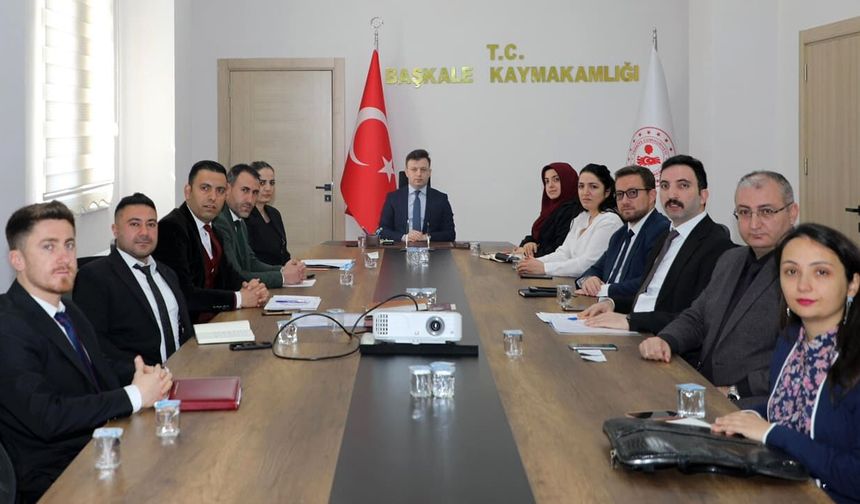 Başkale’de aylık kurum amirleri toplantısı gerçekleştirildi