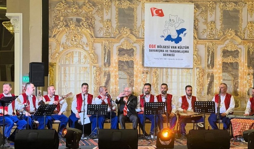 İzmir'de Van Gecesi düzenlendi