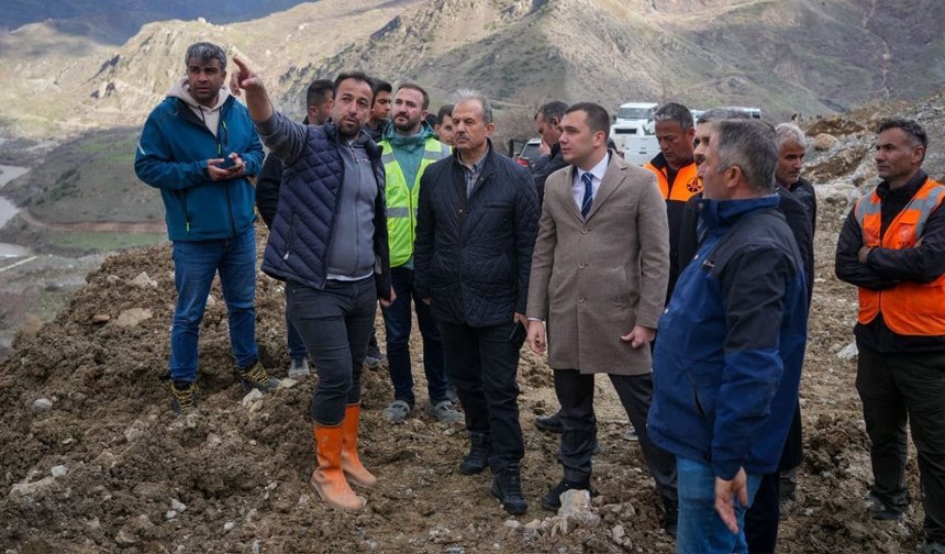 Van- Hakkari yolu tamamen kullanılamaz hale geldi