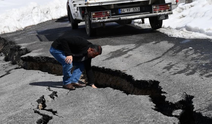 Van – Hakkari yolu bir kez daha kapatıldı! Heyelan riski sürüyor…