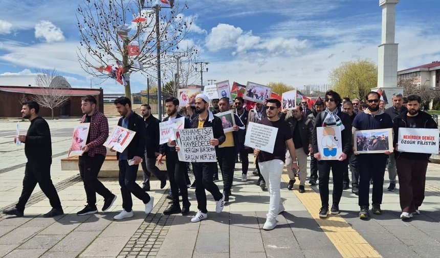 Van YYÜ’de öğrenci ve akademisyenler bir kez daha zulme karşı yürüdü!