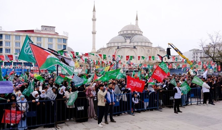 Van'da binlerce kişi Muhammed-i Sevda için meydanlara indi