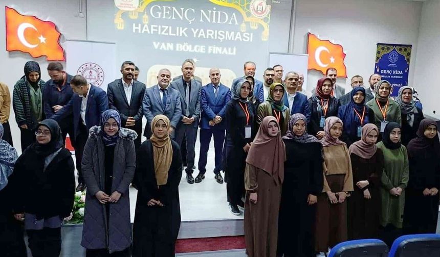 Van’da genç hafızlar yarıştı