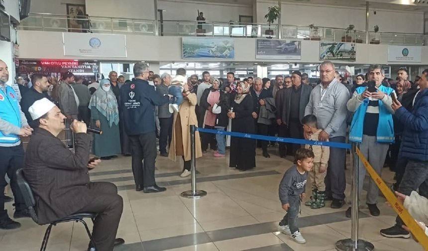 Van’da hac kafilesi kutsal topraklara uğurlandı